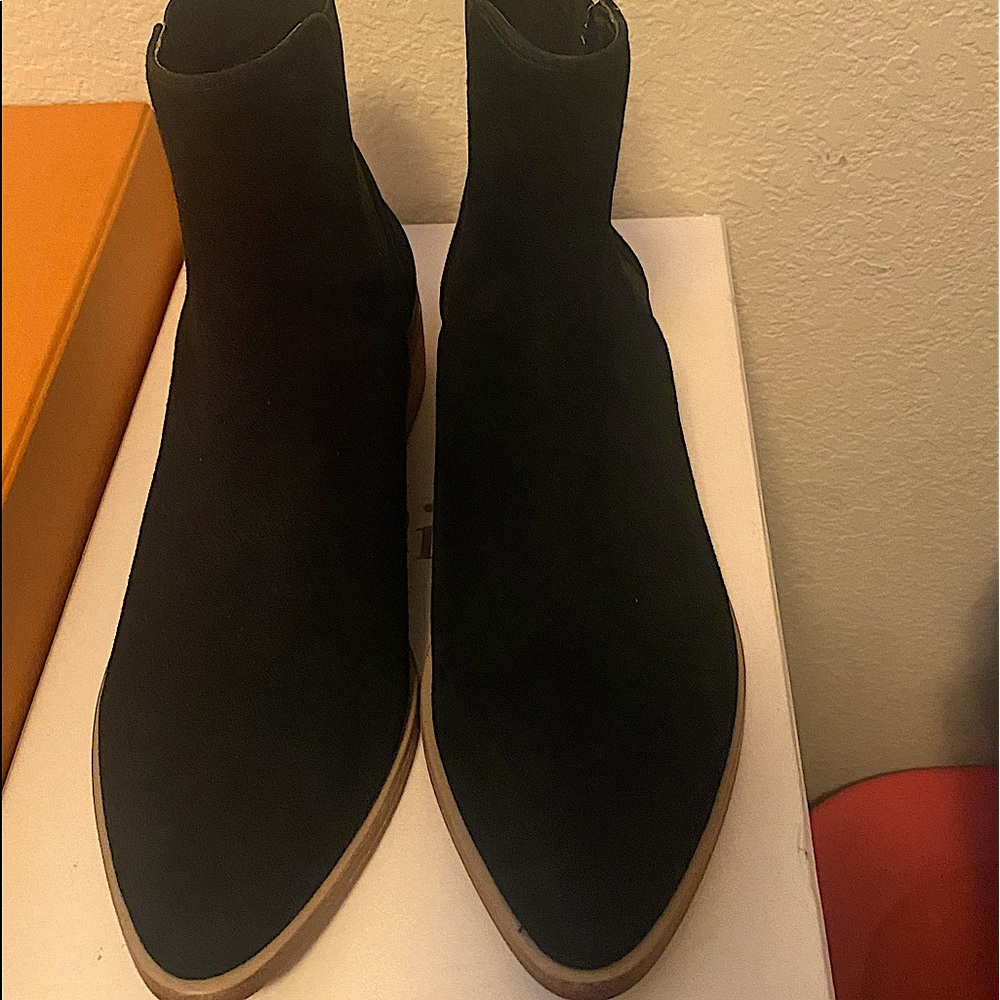BRAND NEW VAN ELi Black Suede Ankle Boots